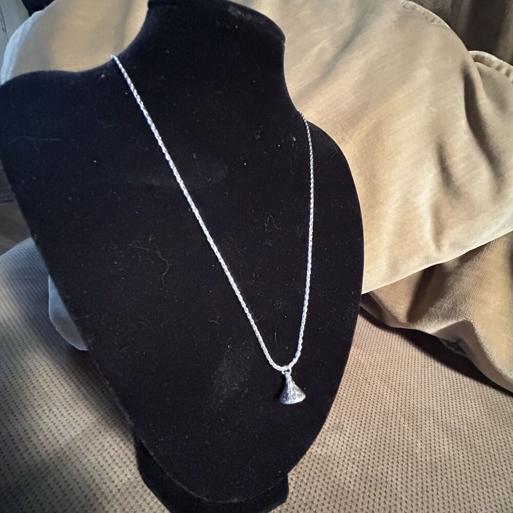 Sterling Silver Solid Vintage Hershey Kiss Pendant & Silver Chain in Jewelry Box - Picture 2 of 8